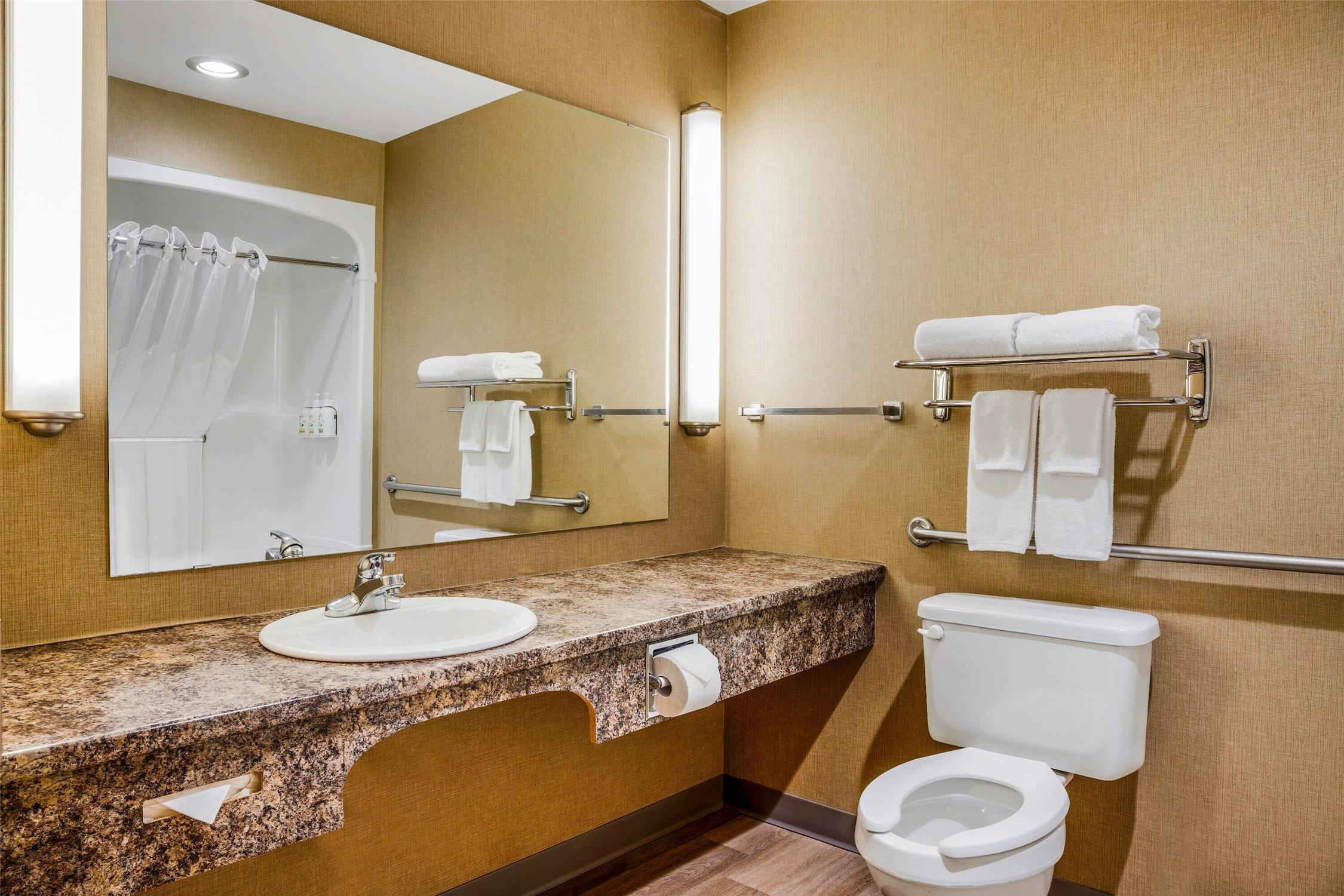 Days Inn & Suites By Wyndham West Edmonton 20/20