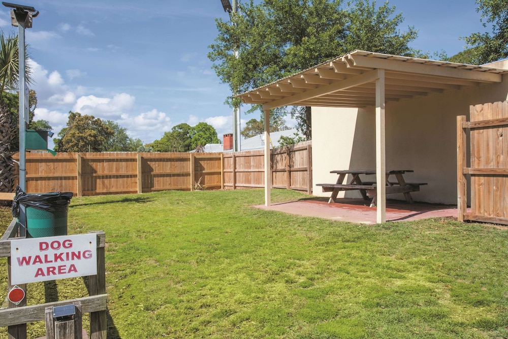 La Quinta Inn & Suites by Wyndham Fort Walton Beach 21/24