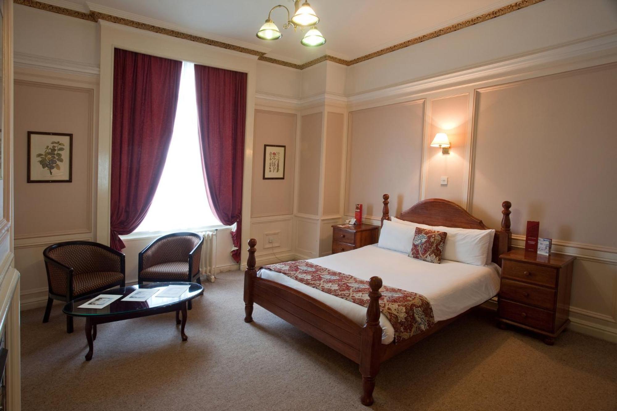 ROOM, DOUBLE BED