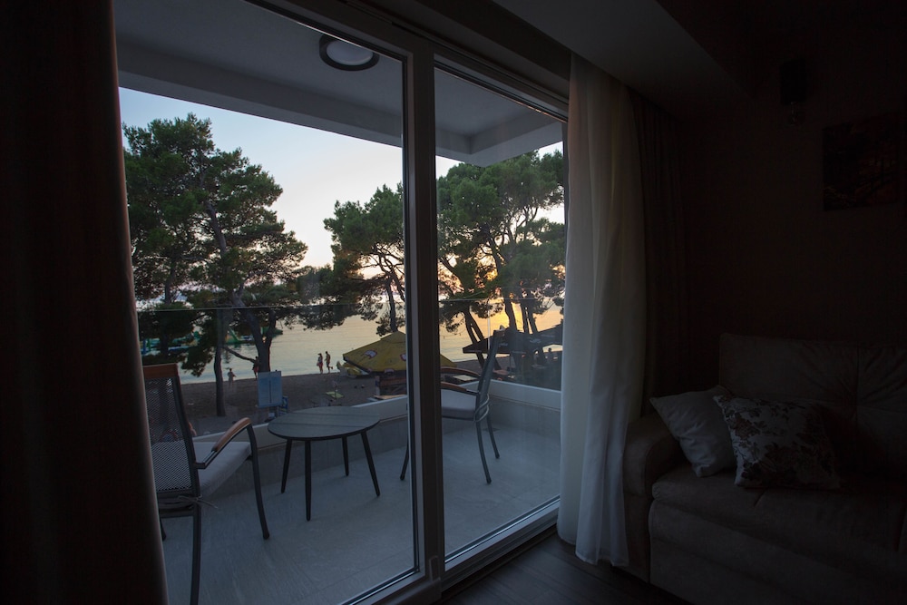Central Beach 9 22/50