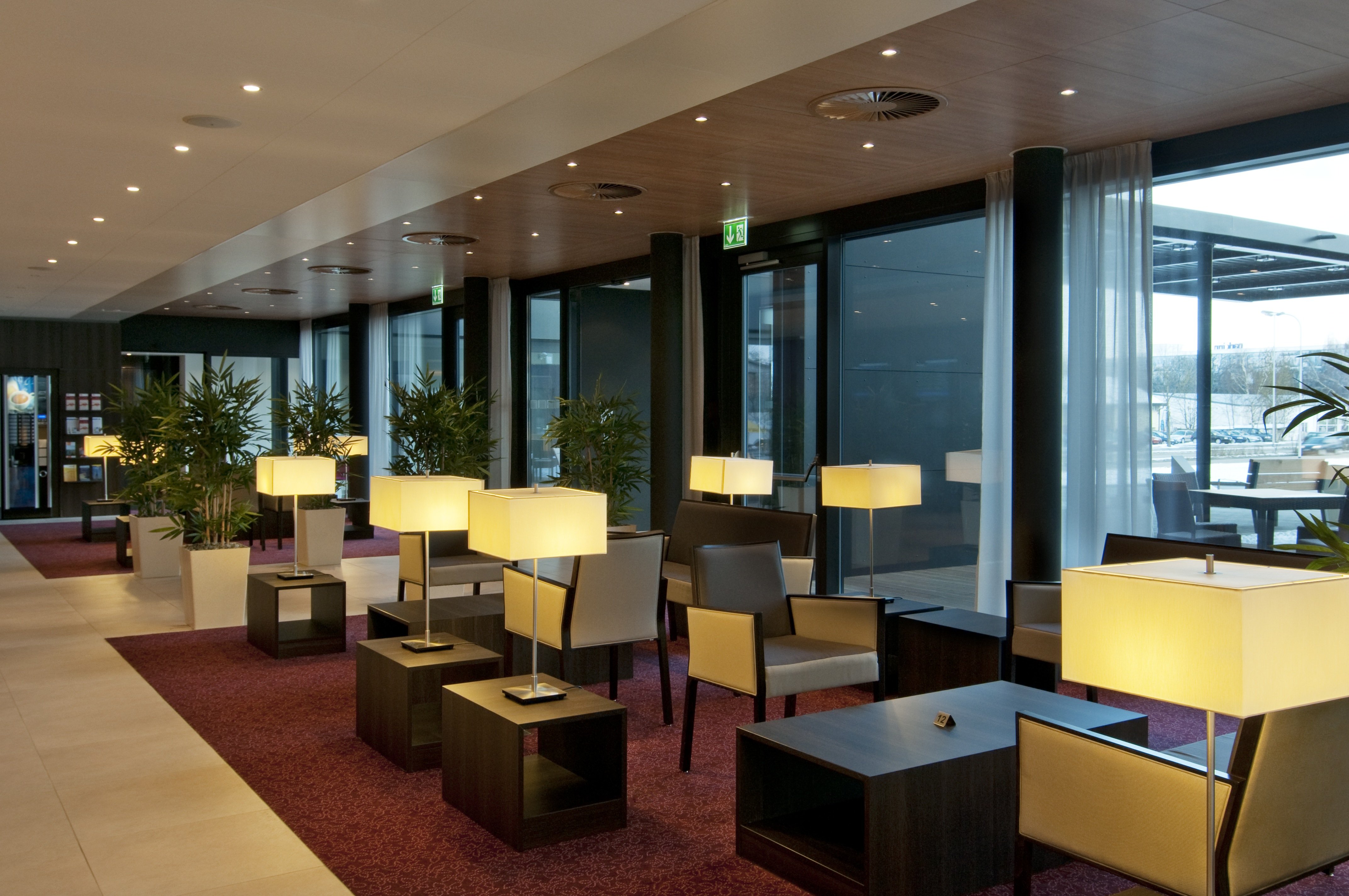 HOLIDAY INN EXPRESS ZURICH AIRPORT 50/80