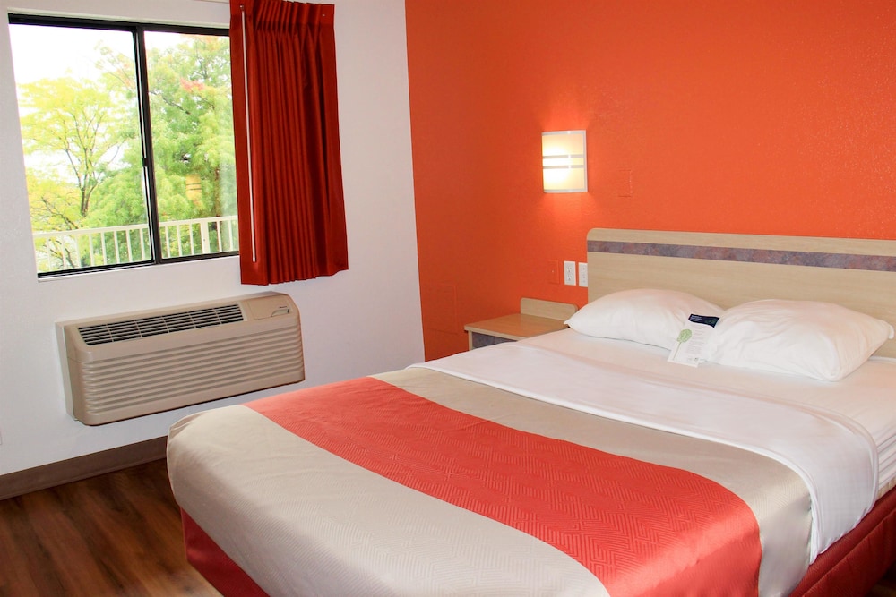 Motel6 Enfield, CT - Hartford 18/57