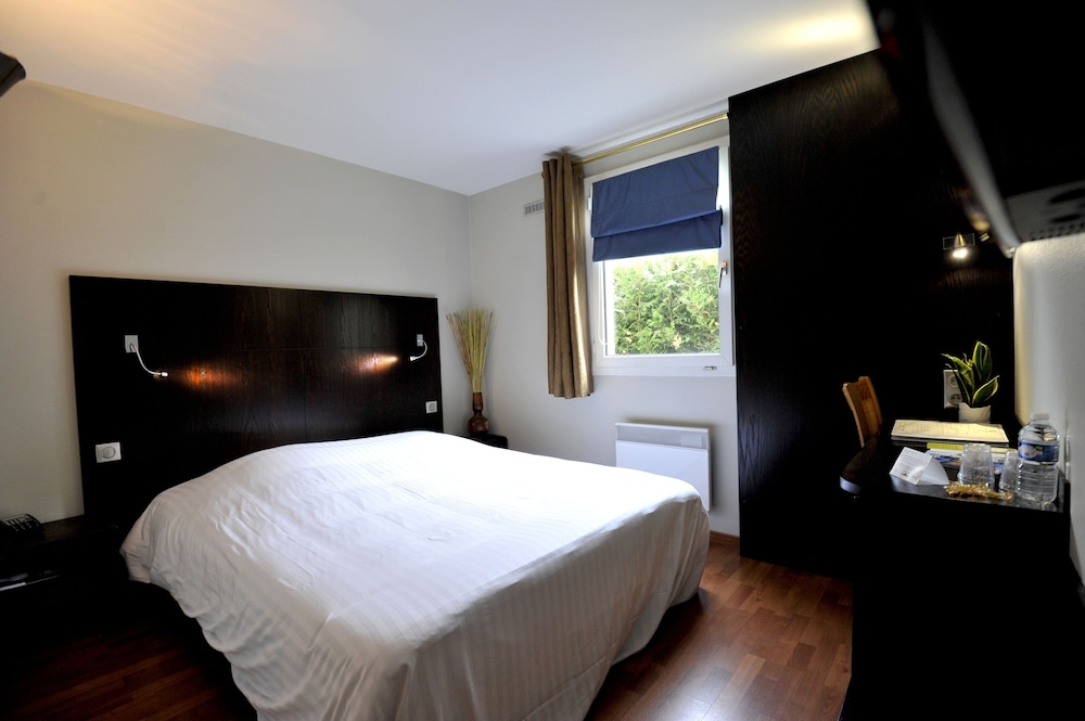 COTTAGE HOTEL 8/50