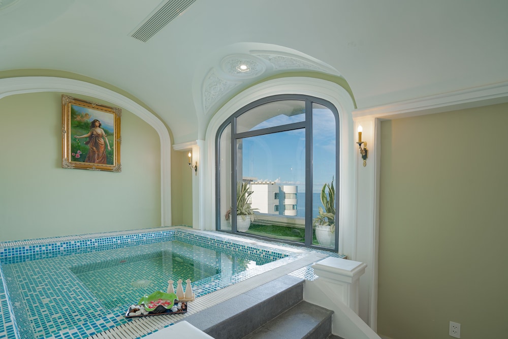 AVS Hotel Phu Quoc 25/50