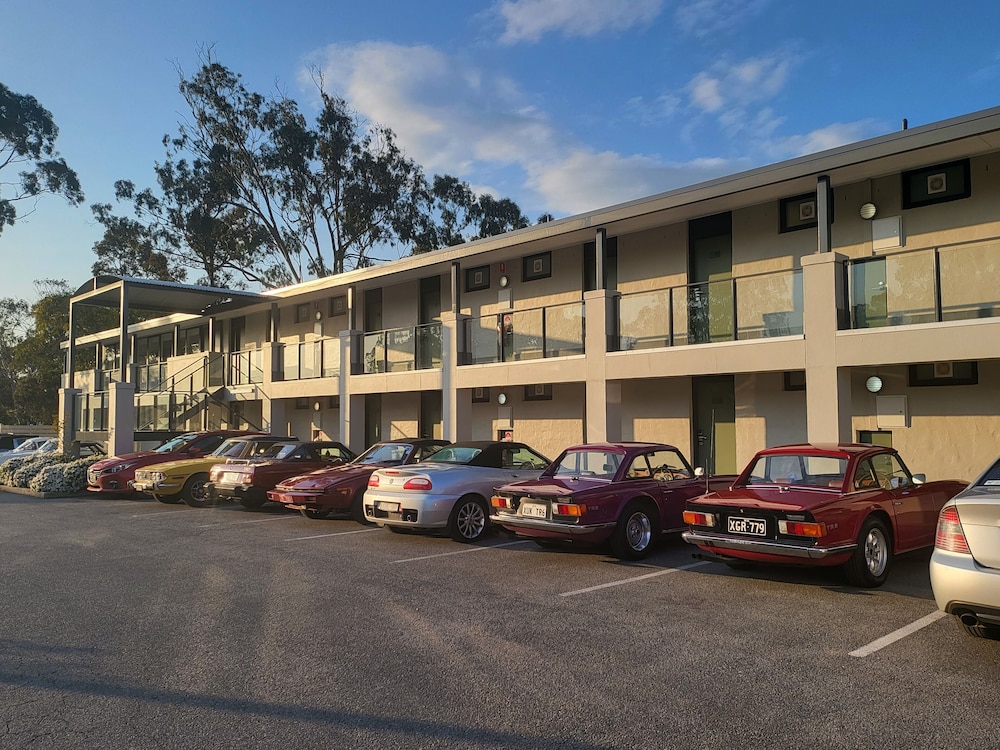 Mercure Barossa Valley 70/77