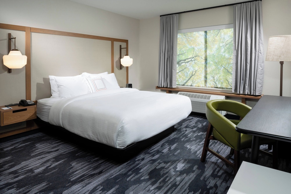 ROOM, KING BED, ACCESSIBLE