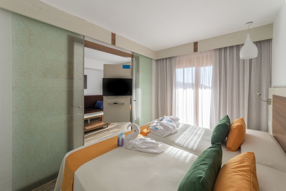 Sandos Benidorm Suites 9/50