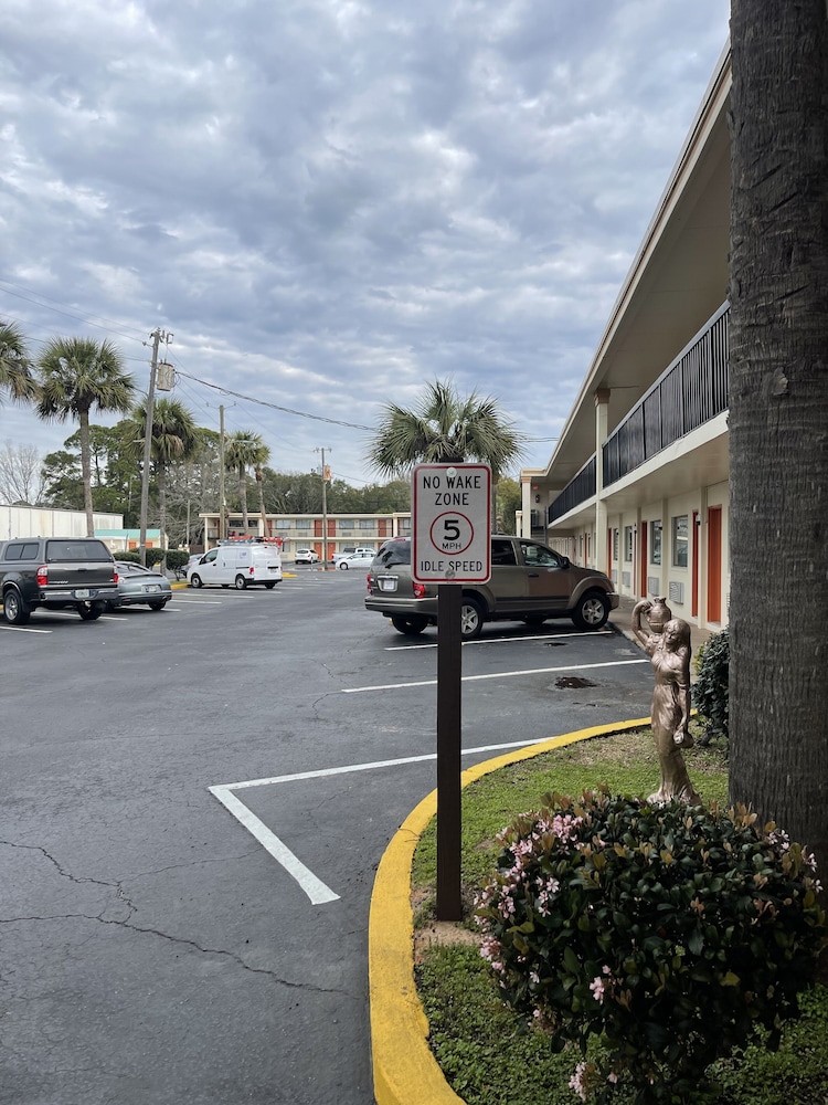 Hole Inn the Wall Hotel - Sunset Plaza - Fort Walton Beach 42/50