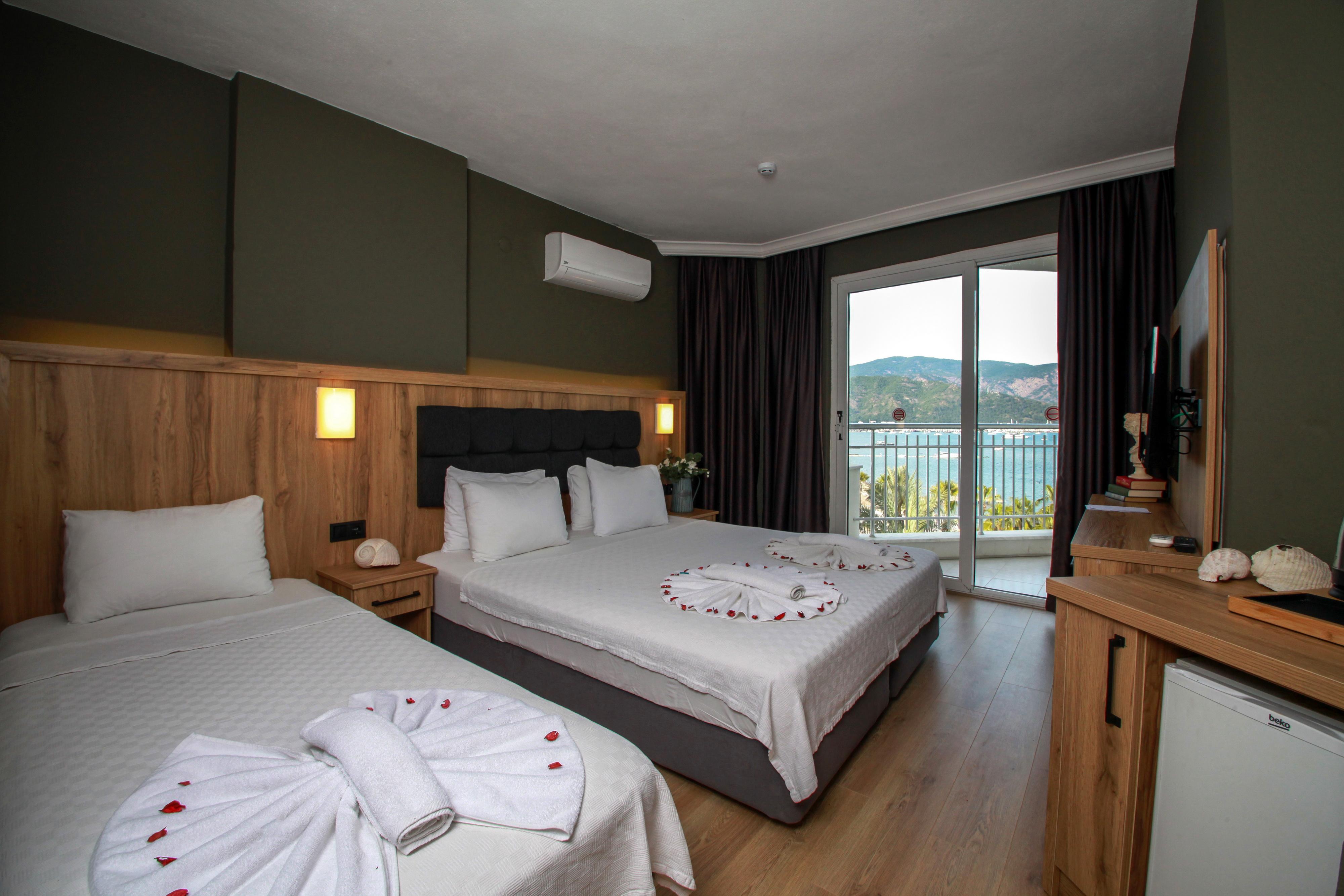 Standard, Side Sea View