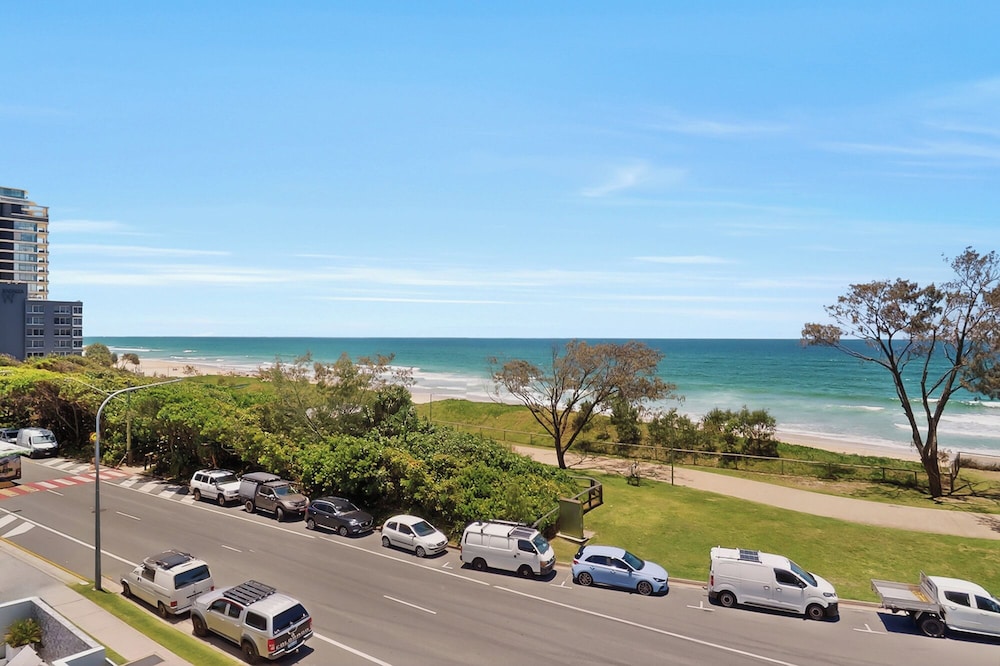 The Waterford On Main Beach 70/77