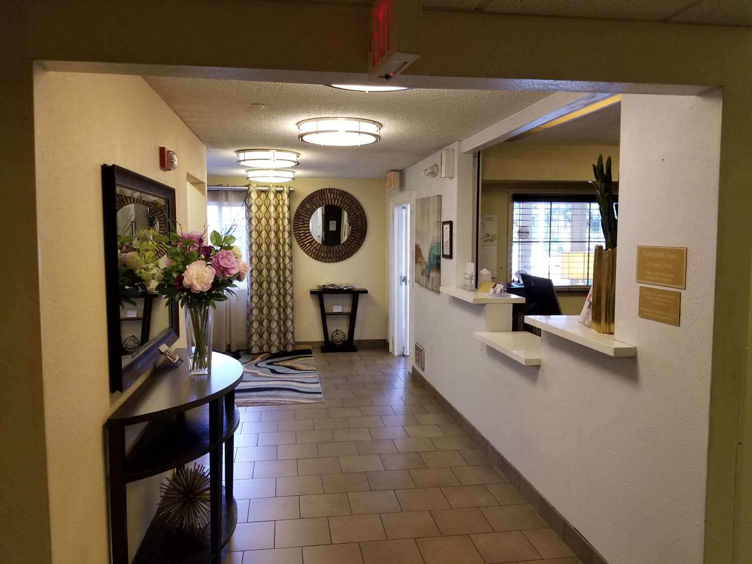 Sonesta Simply Suites Dallas Galleria 16/38