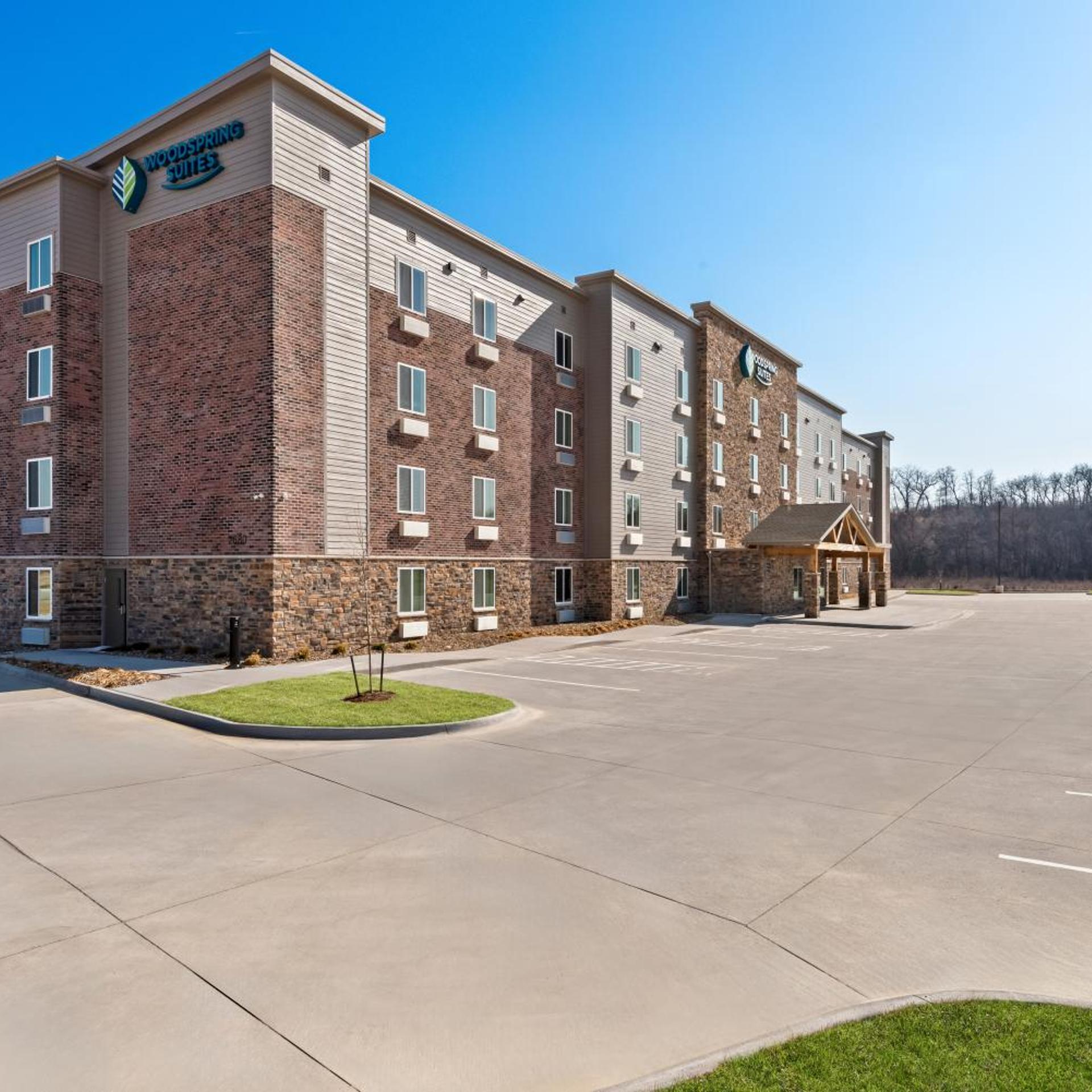 WoodSpring Suites Coralville Iowa City 34/41