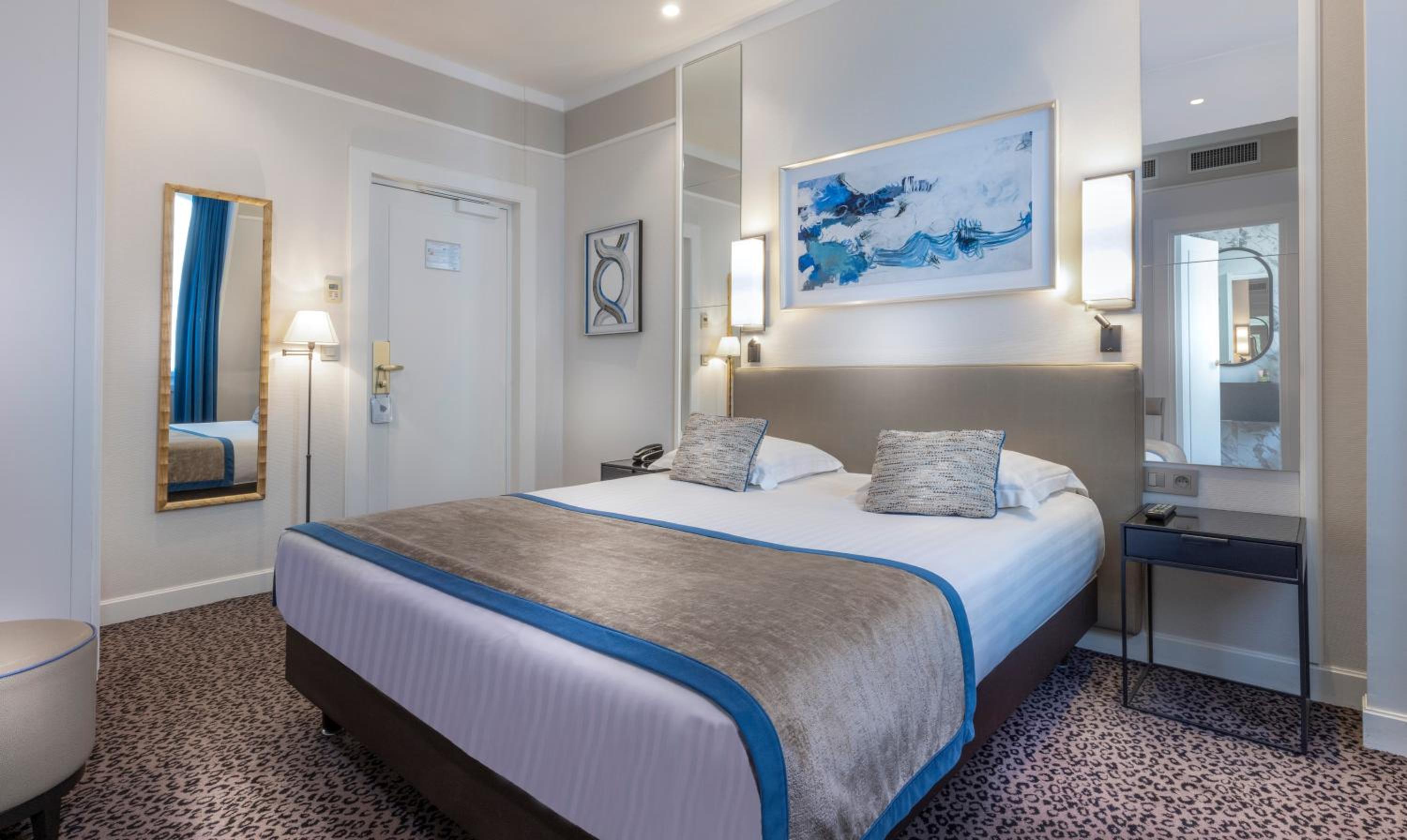 غرفة سوبيريور بحوض استحمام، Hotel Du Bois Champs-Elysees 9/10