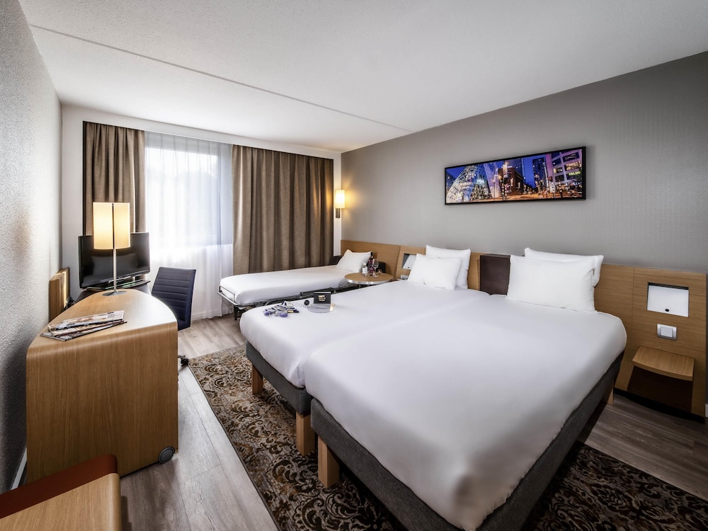 EXECUTIVE, TWIN BEDS