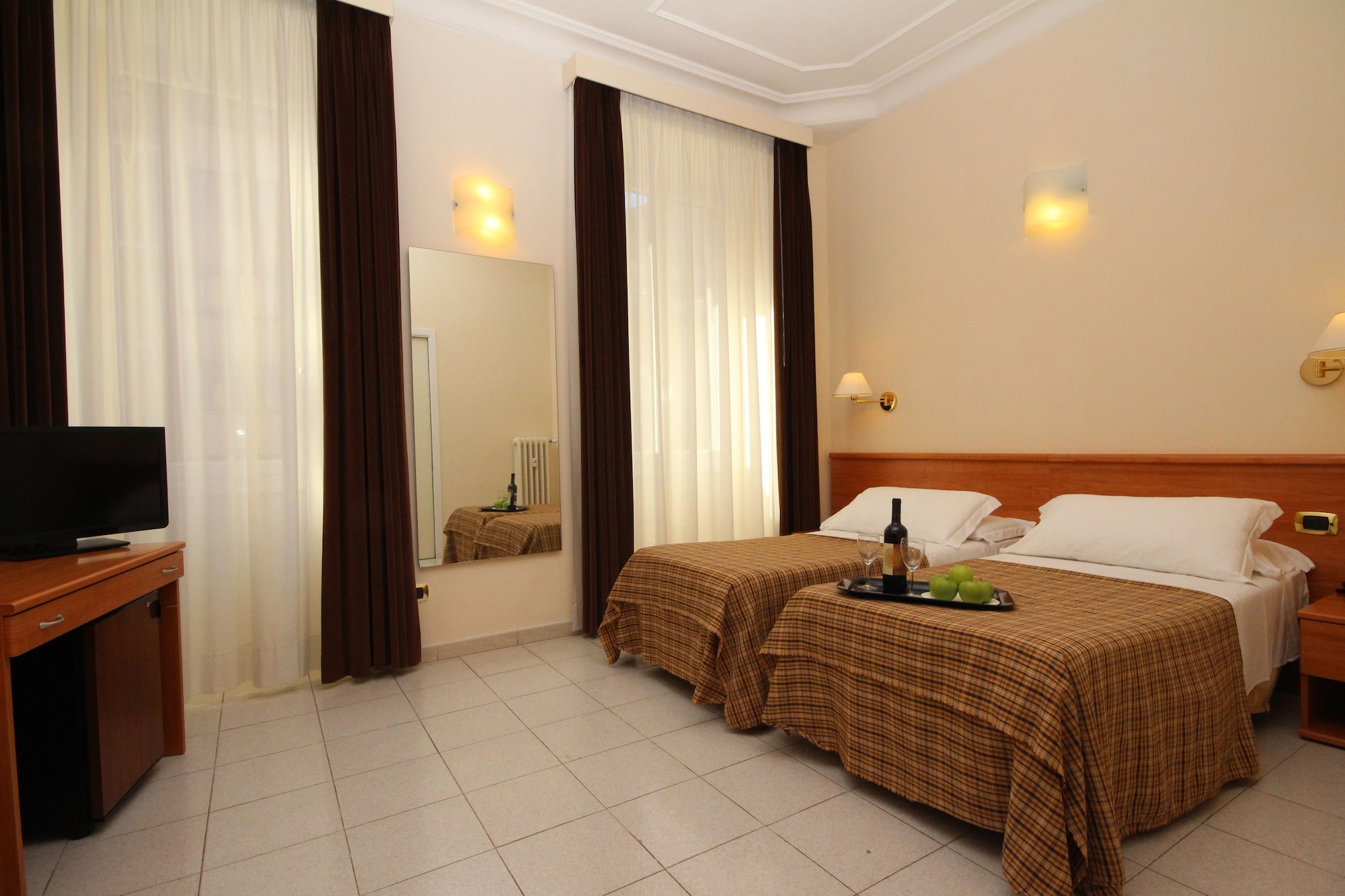 ROOM, DOUBLE BED