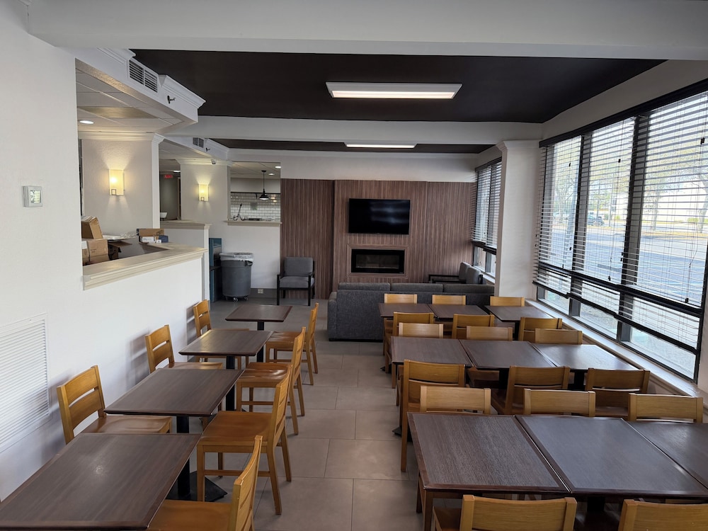 Wingate by Wyndham Jacksonville FL 46/57