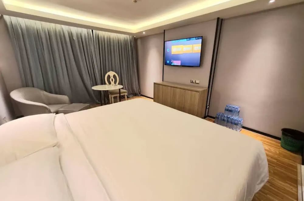 Grace Hotel 19/77