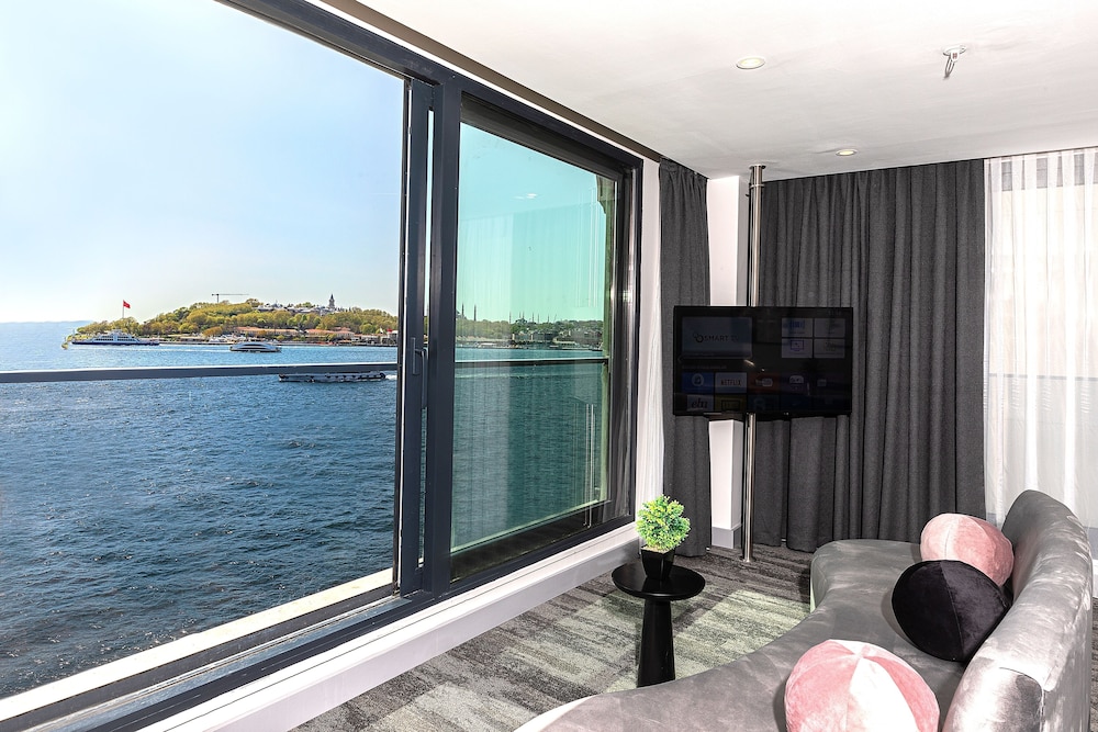 Pera Bosphorus Hotel 25/50