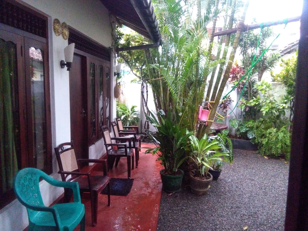 Mias Villa 6/18
