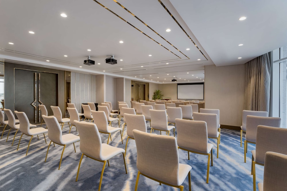 Radisson Dubai Damac Hills 34/47