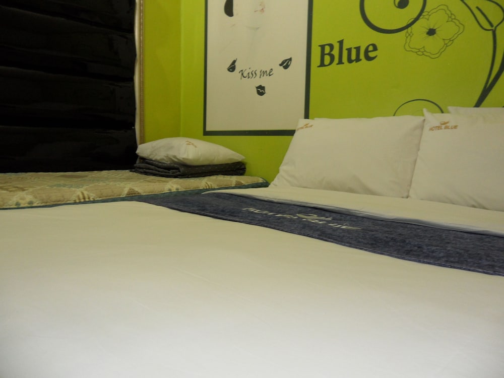 Blue Hotel 40/53