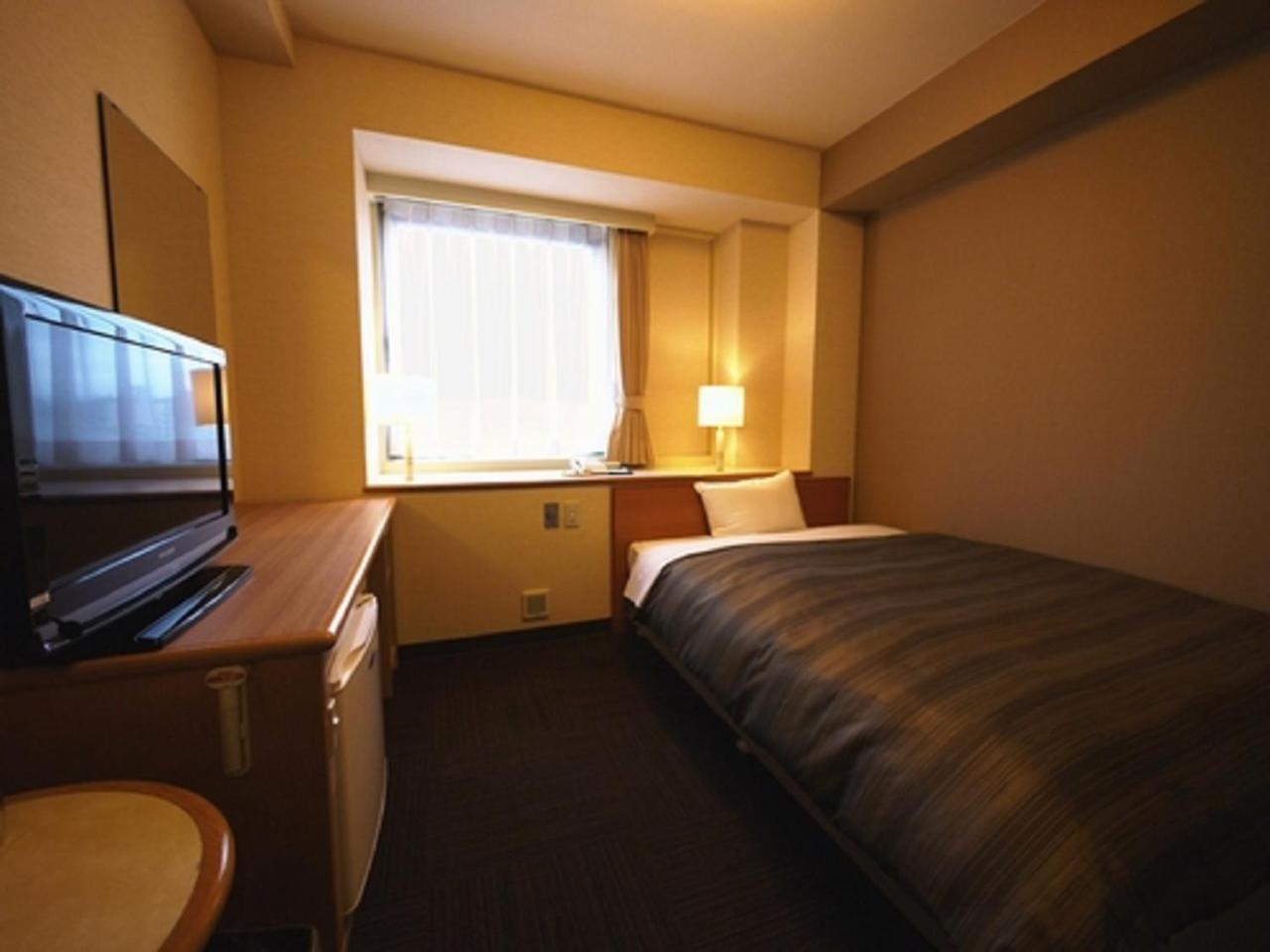 ROOM, SINGLE, SMOKING