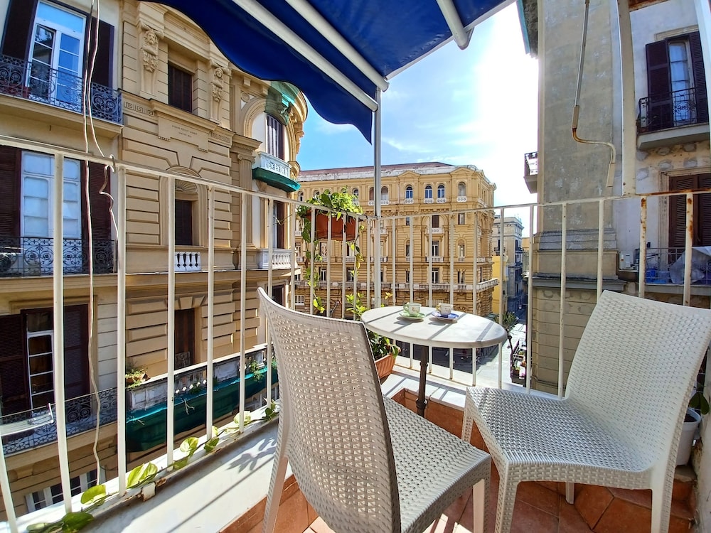 B B Quattro Palazzi Napoli 38/48