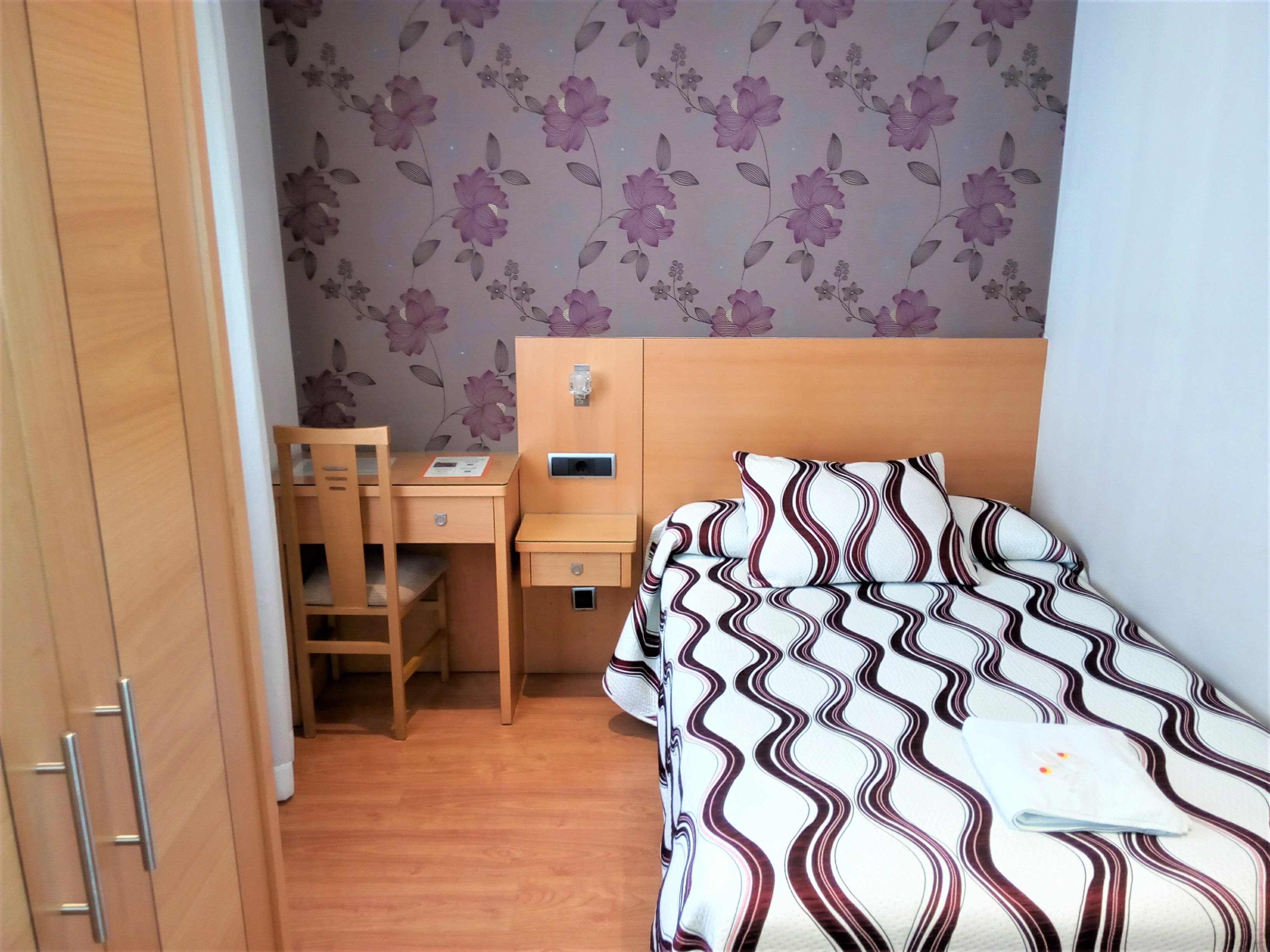 Room, Single, Private Bathroom