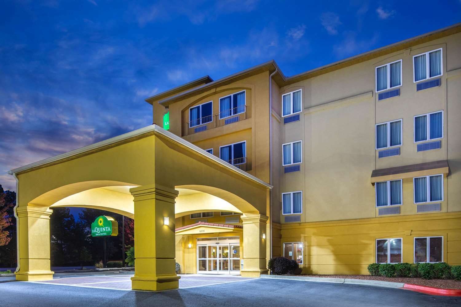 La Quinta Inn and Suites by Wyndham Atlanta Union City 30/33