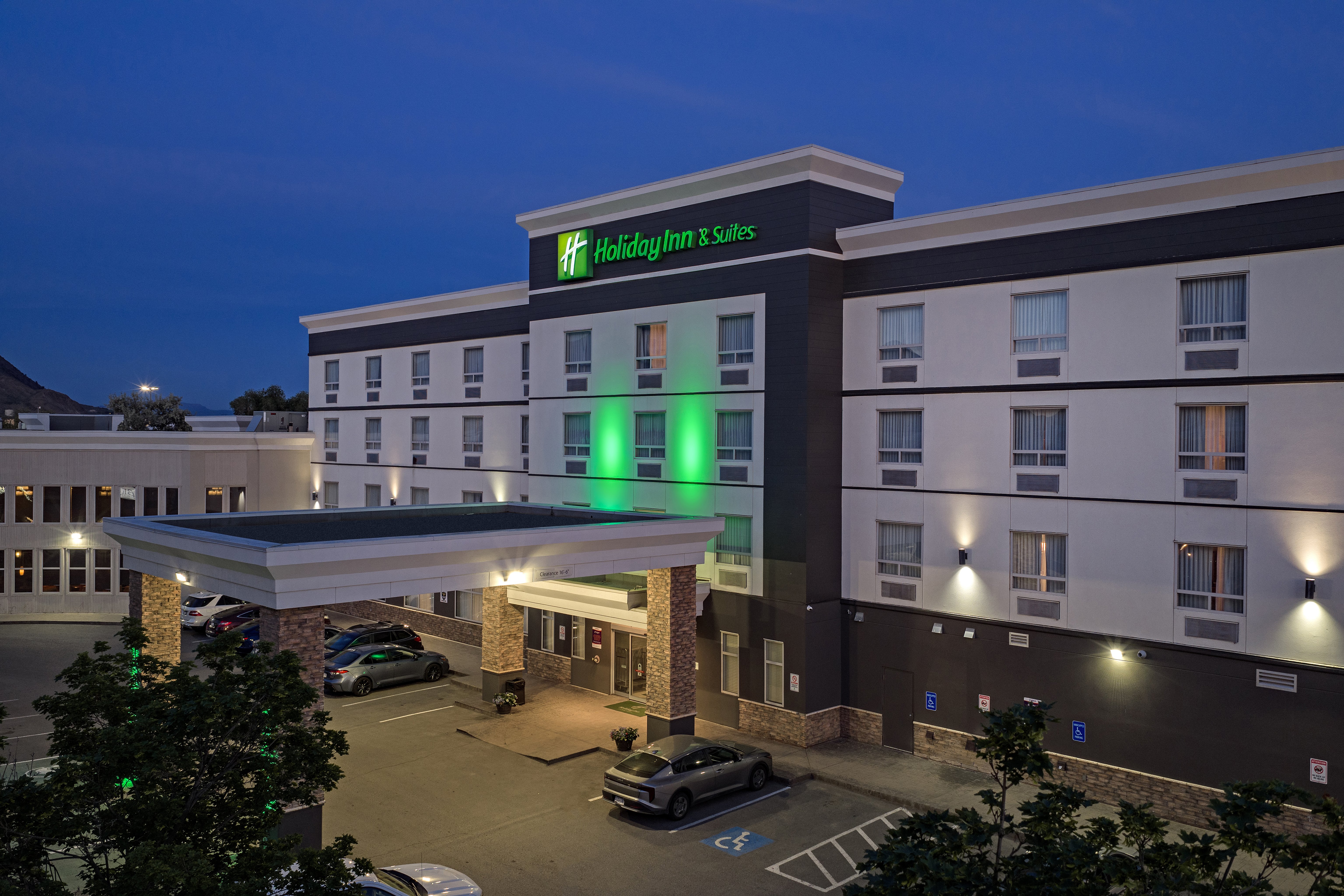 Holiday Inn Hotel Suites Kamloops 4/72