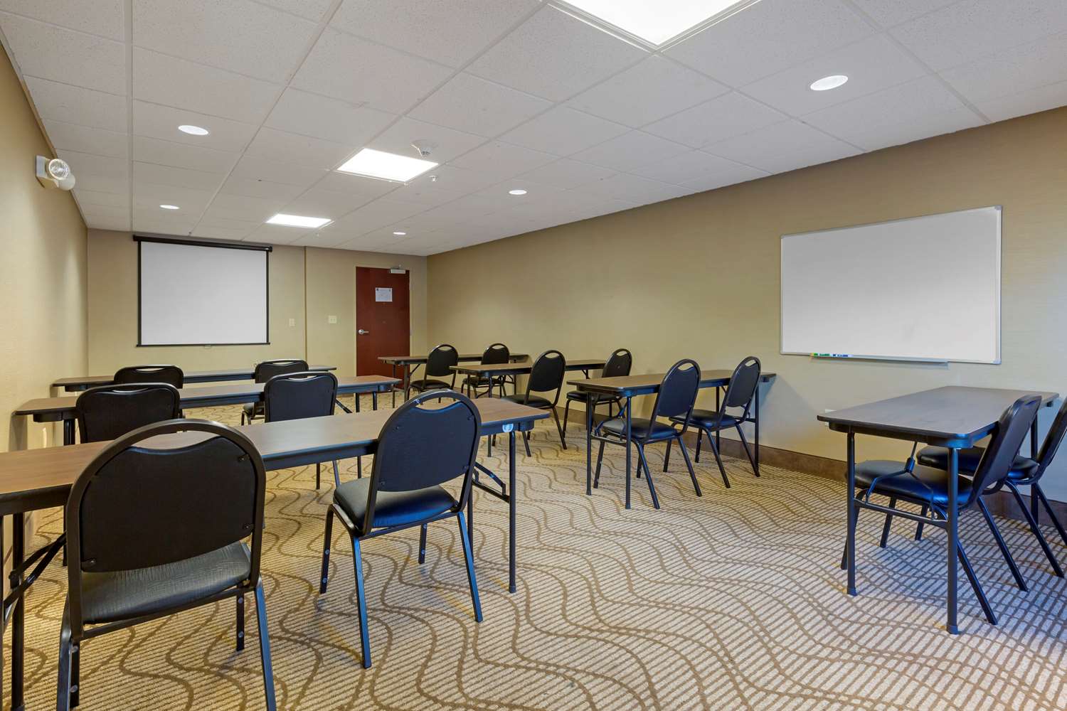 Comfort Inn Suites Cambridge 6/10