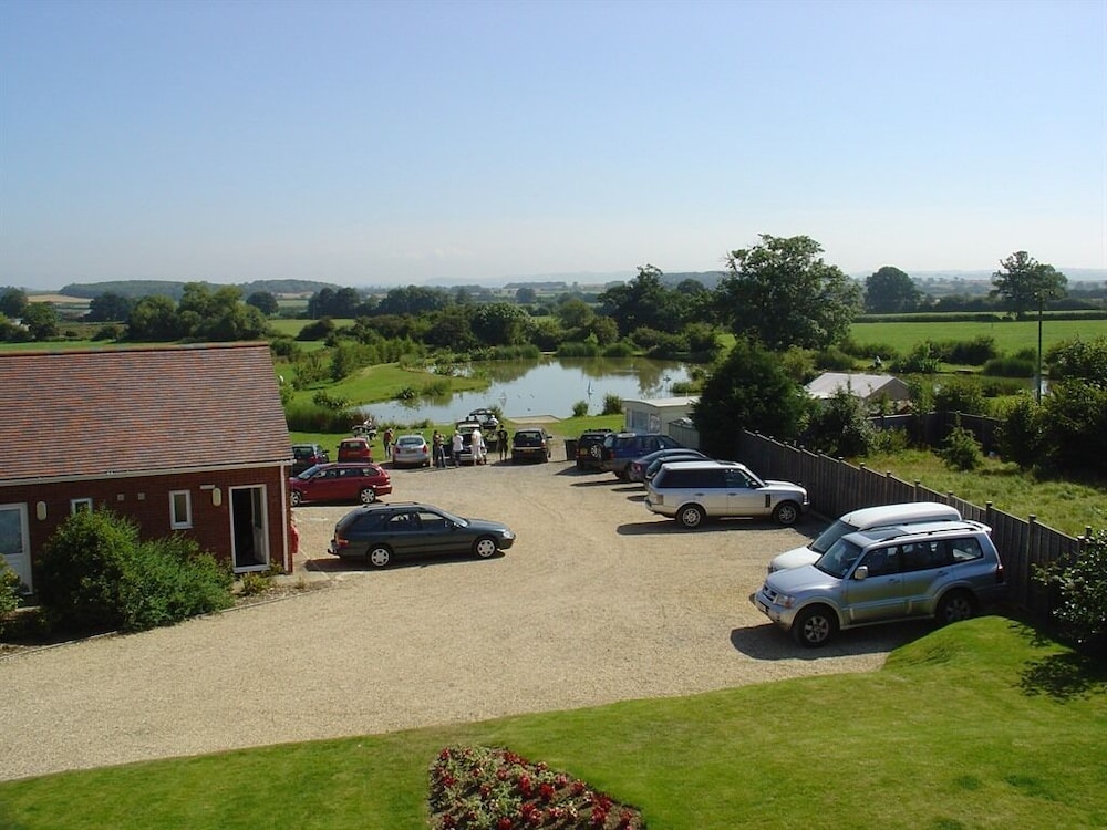 Halfway House Inn Country Lodge 16/25