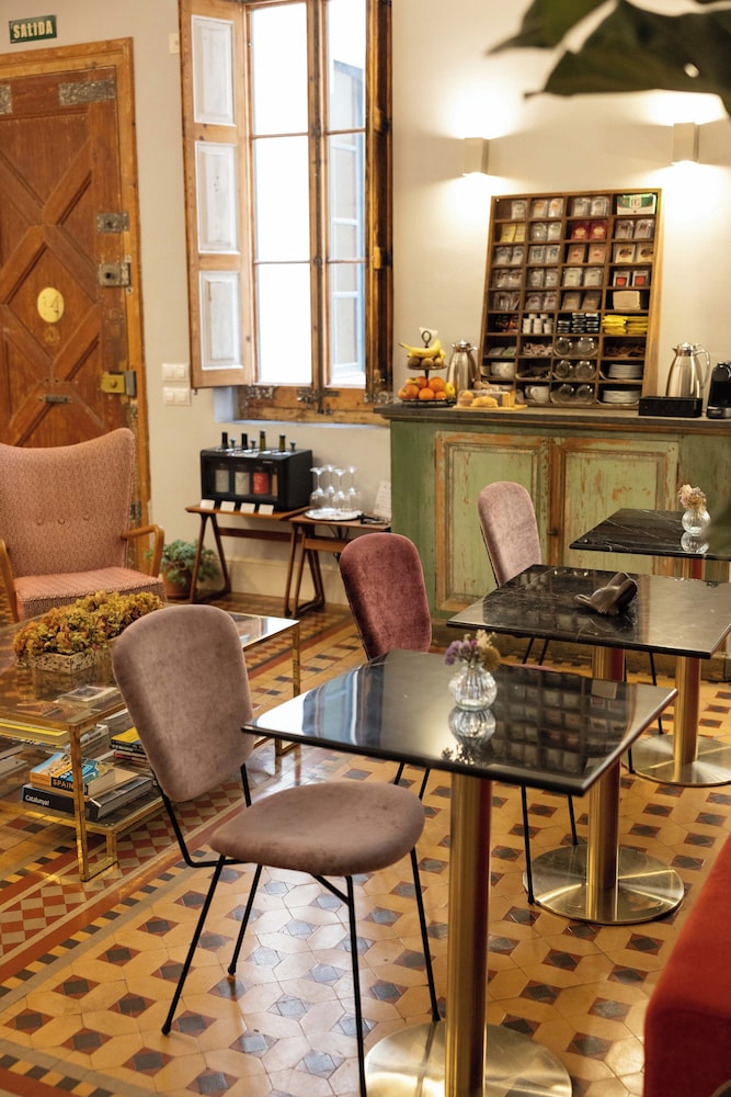 We Boutique Hotel 66/74