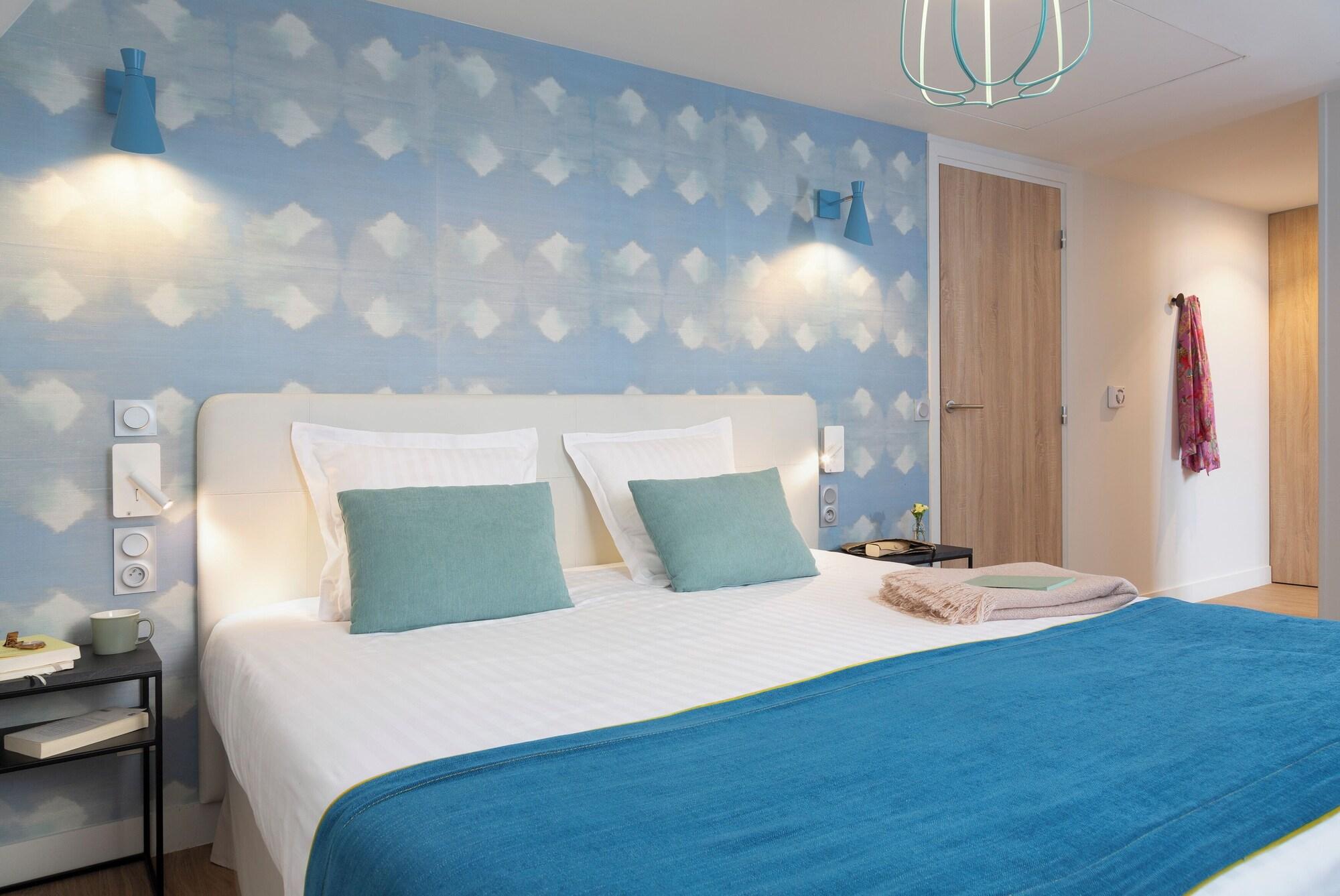 2 Bedrooms, Apartment, Custom Building