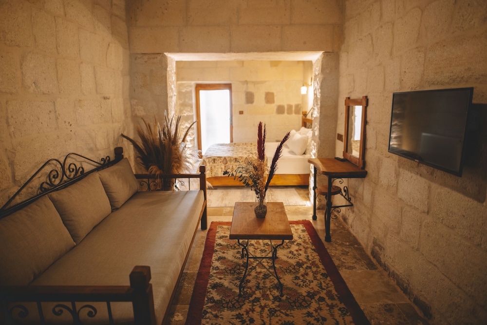 Cavusin Cave House 34/50