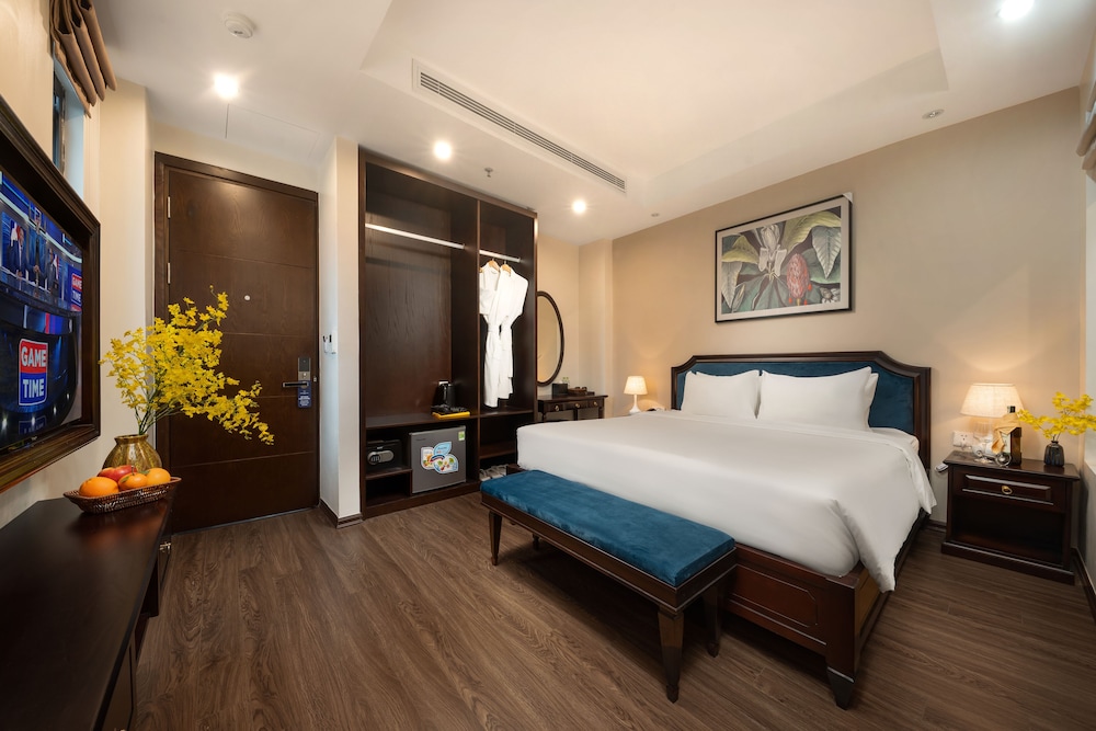 STANDARD, DOUBLE OR TWIN BED, NO WINDOW