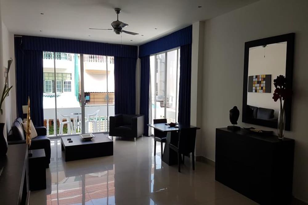 East Suites 42/73