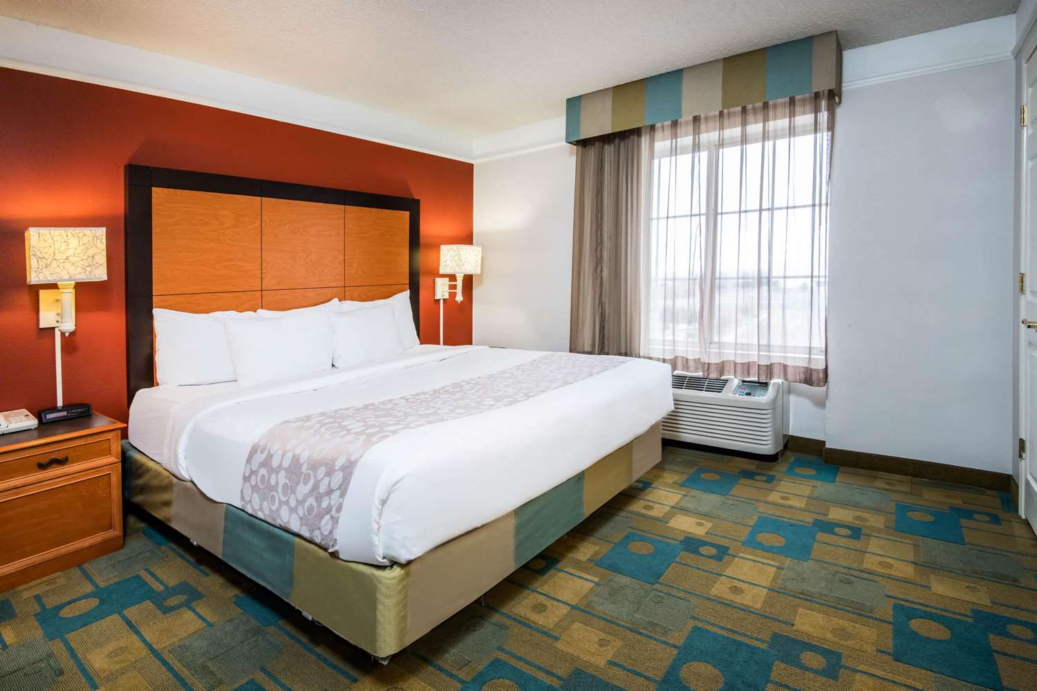 La Quinta Inn & Suites by Wyndham Colorado Springs South AP 11/33