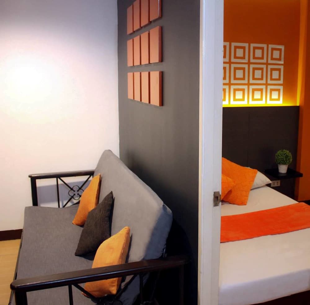 Frederick's Apartelle 29/52