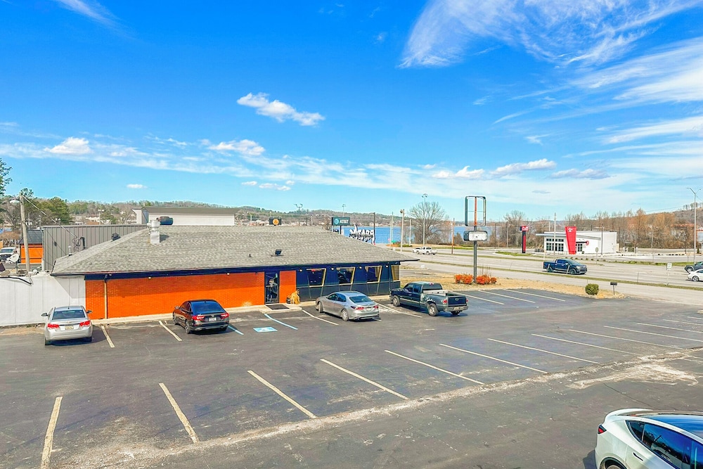 Regal Inn Guntersville Hwy 431 36/50