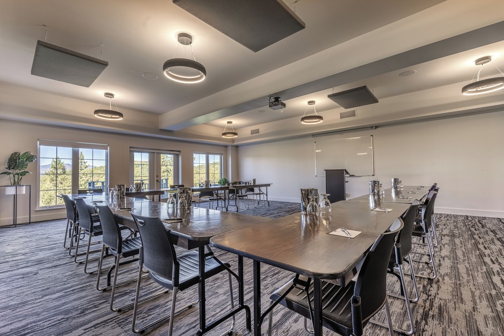 AX Hotel Mont Tremblant 48/53