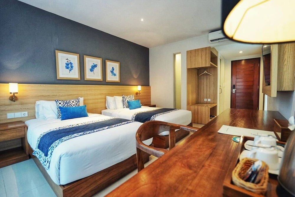The Cakra Hotel 12/42