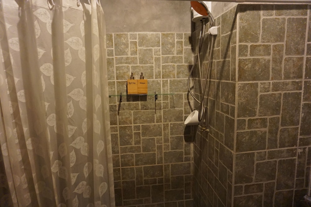 Lom La Lanta Hotel 40/40