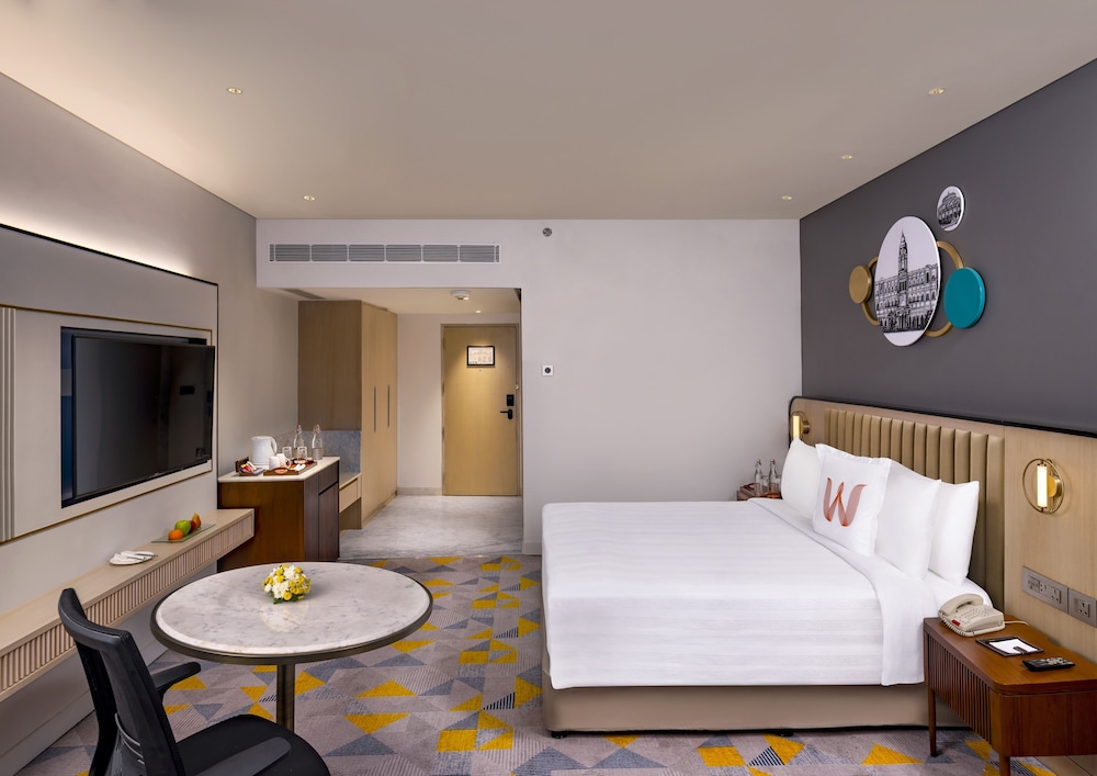 SUPERIOR, DELUXE, QUEEN BED