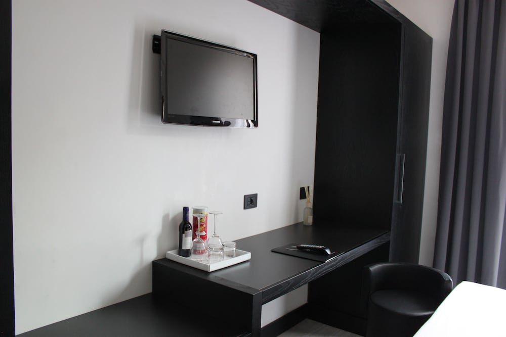 LHP Hotel Napoleon 53/64