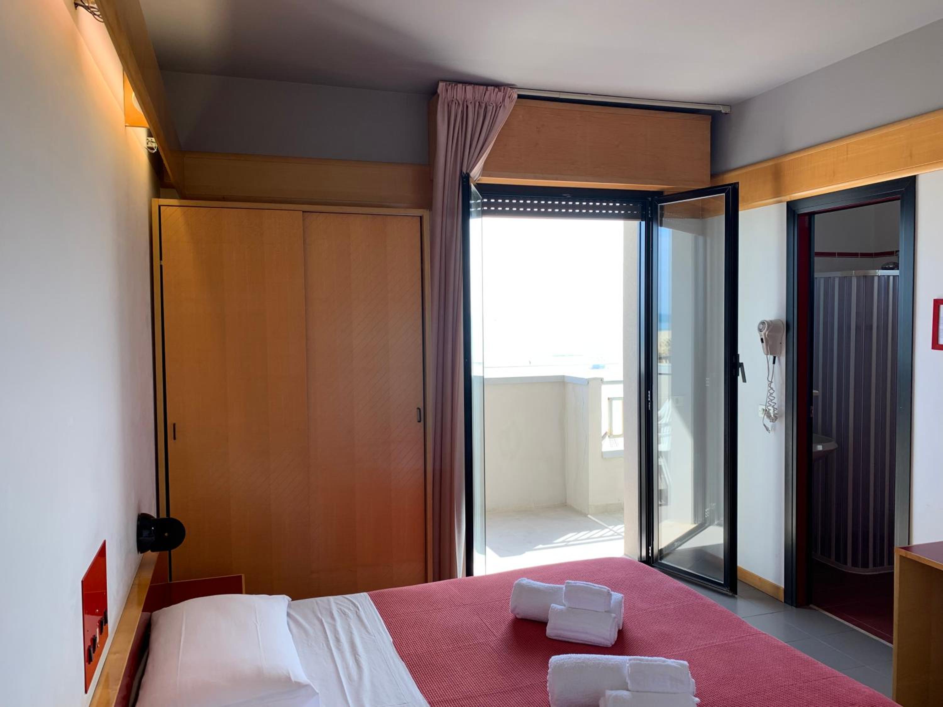 غرفة بسرير مزدوج بإطلالة على البحر، Hotel Giglio 2/2