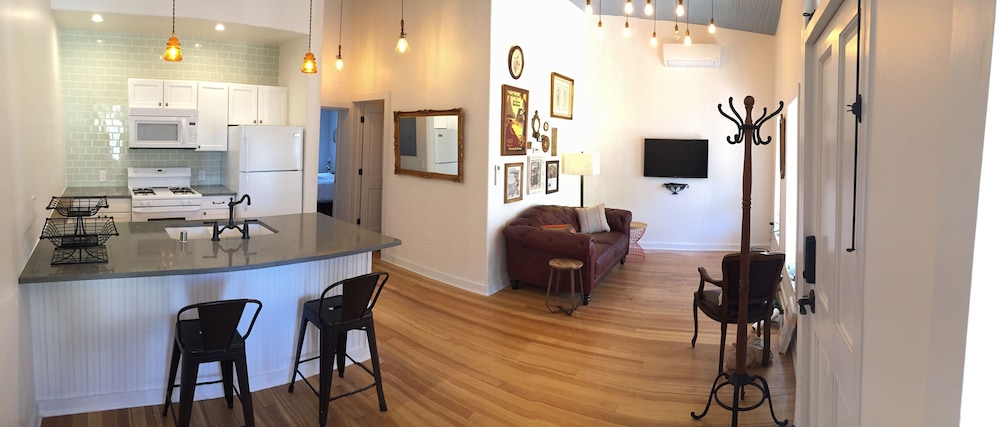 Painted Lady Bed & Brew 49/73