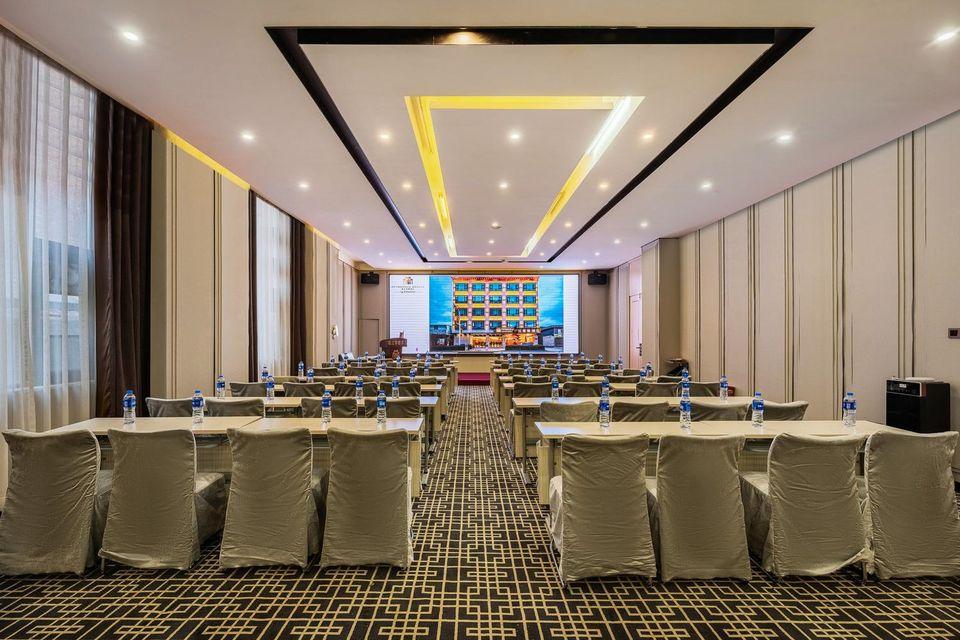 Metropolo Jinjiang Hotel ((Shangri-La Songzanlin Temple) 52/60