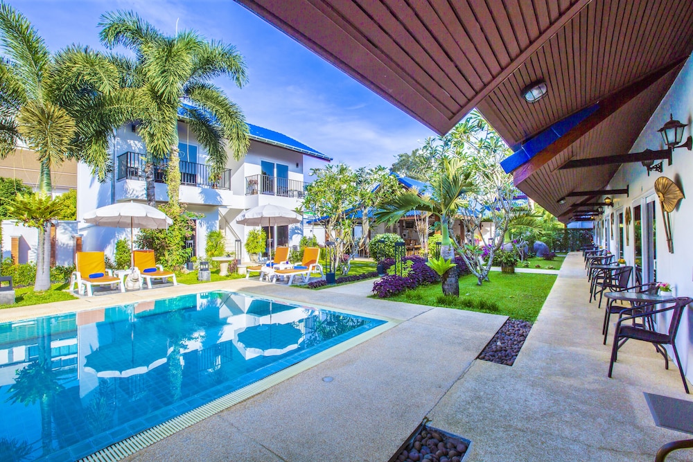 Phuket Airport Hotel 7/74