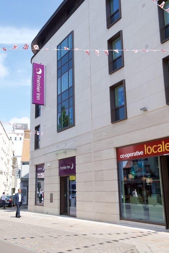 Premier Inn Jersey St Helier (Charing Cross) hotel 41/46